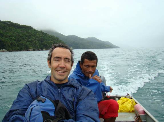 Entrando no Saco do Mamanguá, região de Parati - RJ, com o Reinaldo