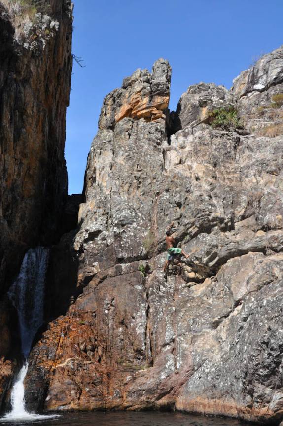 Escalando os paredões da Cachoeira da Andorinha, no Parque Nacional da Serra do Cipó - MG Escalando os paredões da Cachoeira da Andorinha, no Parque Nacional da Serra do Cipó - MG