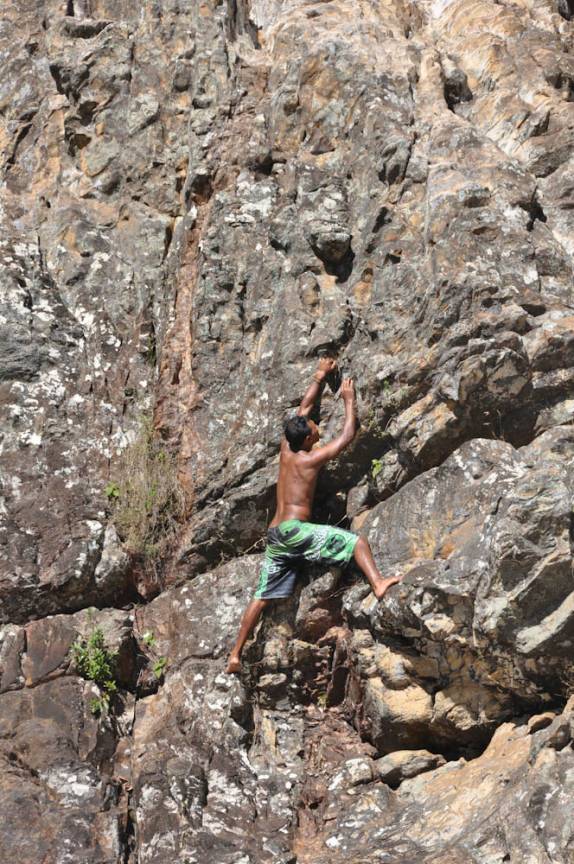 Escalando os paredões da Cachoeira da Andorinha, no Parque Nacional da Serra do Cipó - MG Escalando os paredões da Cachoeira da Andorinha, no Parque Nacional da Serra do Cipó - MG
