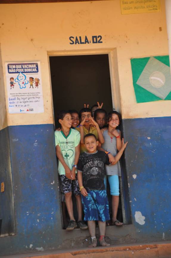 Escola no Vale do Peruaçu, próximo à Januária - MG Escola no Vale do Peruaçu, próximo à Januária - MG