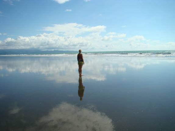 Espelho d'água na praia de Zancudo, no litoral PacÃfico da Costa Rica Espelho d'água na praia de Zancudo, no litoral PacÃfico da Costa Rica