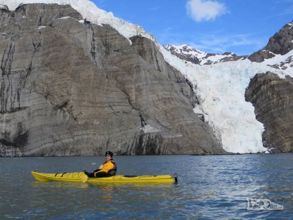 Estreando meu caiaque simples na magnífica Gold Harbour, na Geórgia do Sul Estreando meu caiaque simples na magnífica Gold Harbour, na Geórgia do Sul
