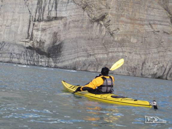 Estreando meu caiaque simples na magnífica Gold Harbour, na Geórgia do Sul Estreando meu caiaque simples na magnífica Gold Harbour, na Geórgia do Sul
