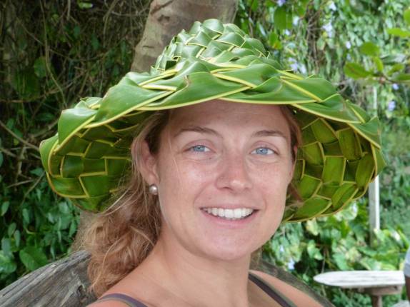 Experimentando chapéus em Pigeon Island, parque próximo à Rodney Bay, norte de Santa Lúcia