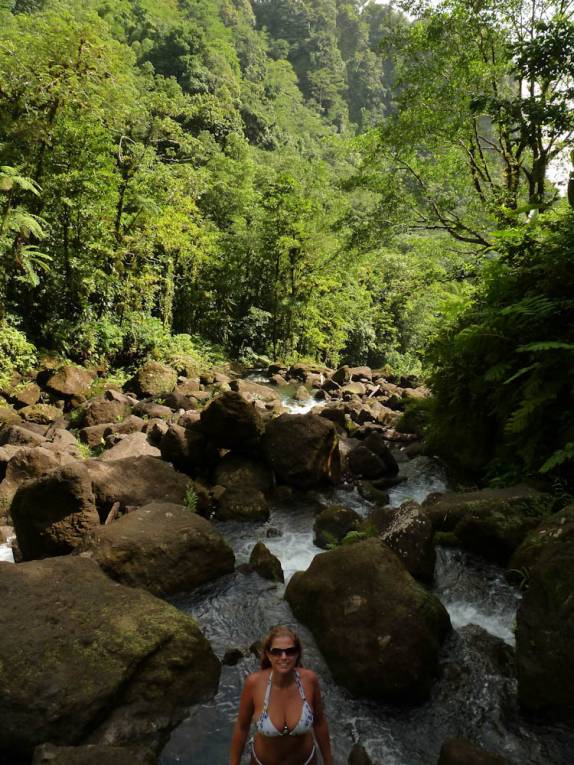 Explorando as Trafalgar Falls, no Trois Pitons National Park, em Dominica, no Caribe