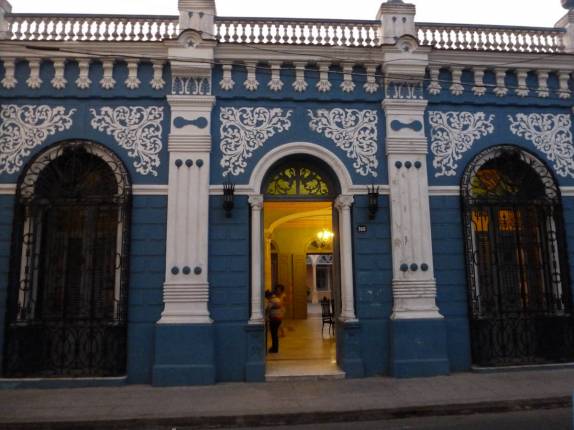 Fachada bem conservada no centro histórico de Camaguey, em Cuba Fachada bem conservada no centro histórico de Camaguey, em Cuba
