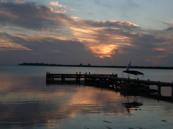Fantástico pôr-do-sol no nosso primeiro dia na Sunset Cove, em Little Cayman Fantástico pôr-do-sol no nosso primeiro dia na Sunset Cove, em Little Cayman