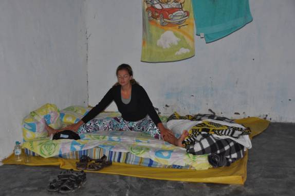 Fazendo alongamento antes da caminhada, no Vale do Pati, na Chapada Diamantina - BA Fazendo alongamento antes da caminhada, no Vale do Pati, na Chapada Diamantina - BA