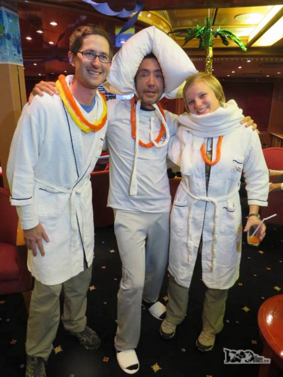 Festa da fantasia no Sea Spirit, deixando a Geórgia do Sul, a caminho da Antártida Festa da fantasia no Sea Spirit, deixando a Geórgia do Sul, a caminho da Antártida