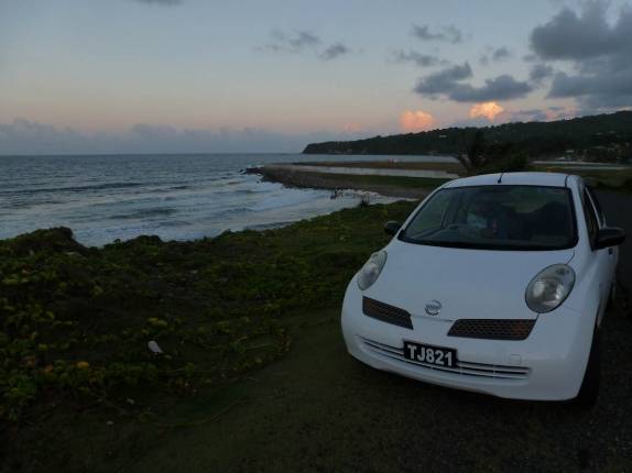 Fim de tarde no belo litoral norte de Dominica