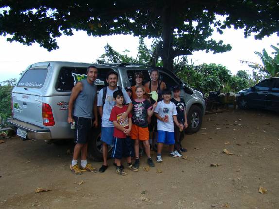 Final da trilha, voltando do Bonete, em Ilha Bela - SP. O grupo voltou conosco desde a cachoeira do Lajeado Final da trilha, voltando do Bonete, em Ilha Bela - SP. O grupo voltou conosco desde a cachoeira do Lajeado