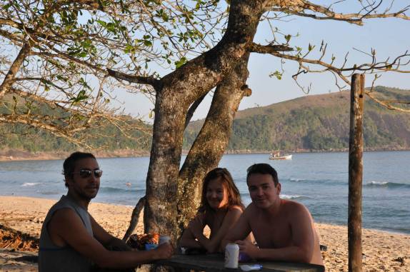 Final de tarde na Praia do Sono, em Parati - RJ, com a Jane e o Fergal Final de tarde na Praia do Sono, em Parati - RJ, com a Jane e o Fergal