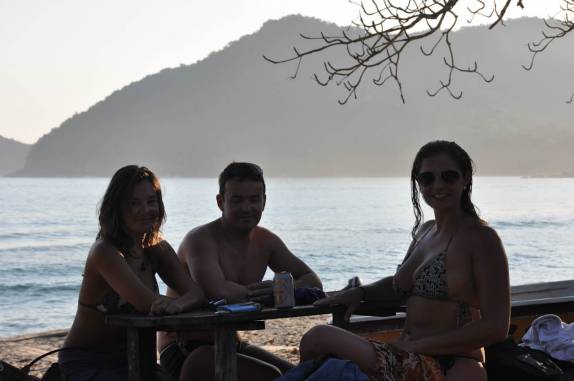 Final de tarde na Praia do Sono, em Parati - RJ, com a Jane e o Fergal Final de tarde na Praia do Sono, em Parati - RJ, com a Jane e o Fergal