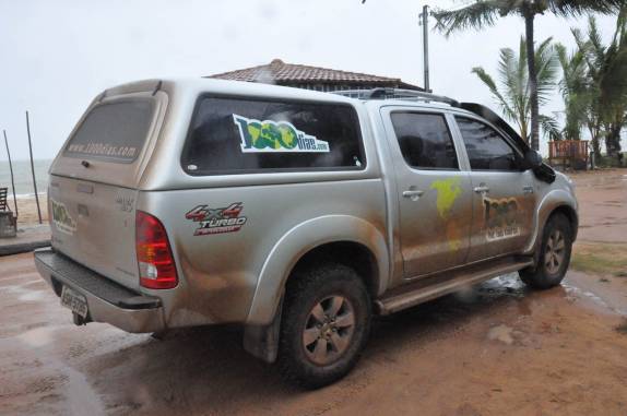 Fiona depois de enfrentar o barro para chegar em Corumbau - BA