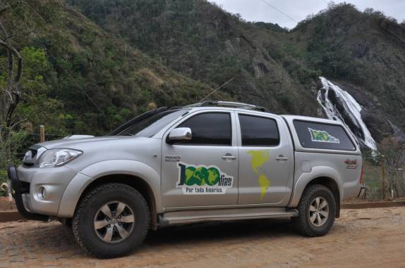 Fiona na Cachoeira da Fumaça, parque estadual em Ibitirama - ES