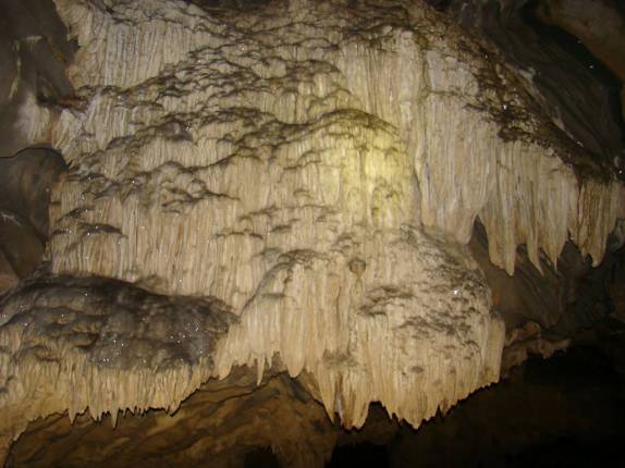 Formação dentro da caverna Santana, no PETAR Formação dentro da caverna Santana, no PETAR