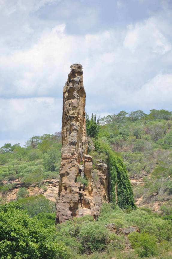 Formação rochosa no Raso da Catarina, região de Paulo Afonso - BA