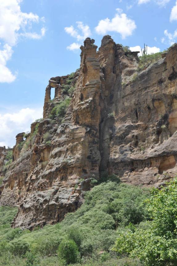 Formação rochosa no Raso da Catarina, região de Paulo Afonso - BA Formação rochosa no Raso da Catarina, região de Paulo Afonso - BA