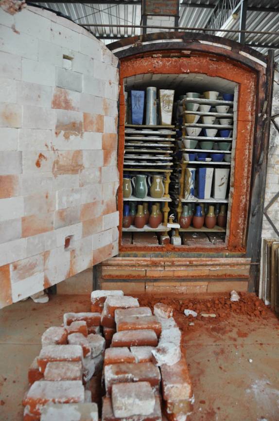 Forno cheio da fábrica de cerâmicas na Serra da Capivara, próximo à São Raimundo Nonato - PI