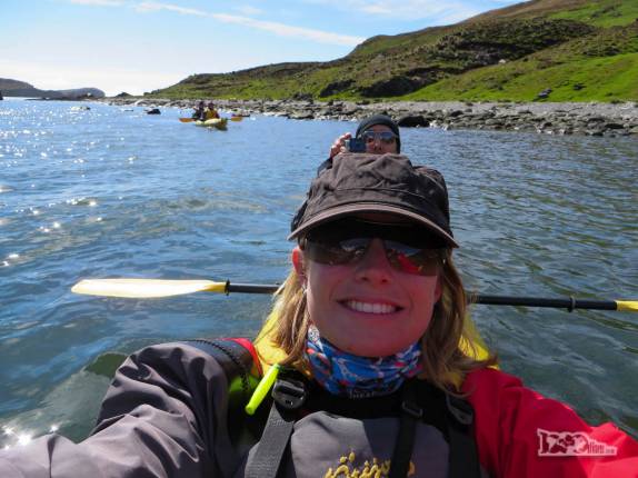 Fotografando e filmando de nosso caiaque em Ocean Harbour, na Geórgia do Sul Fotografando e filmando de nosso caiaque em Ocean Harbour, na Geórgia do Sul