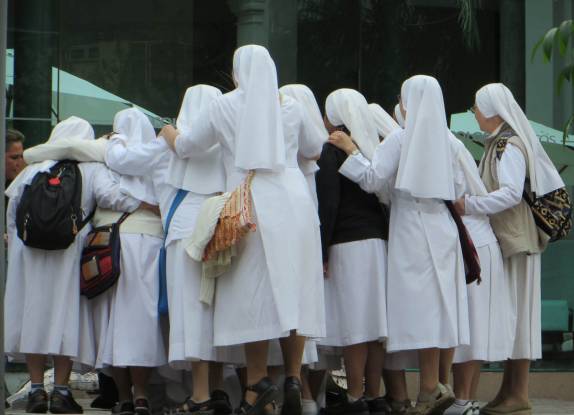 Freiras posam para foto em Córdoba, na Argentina