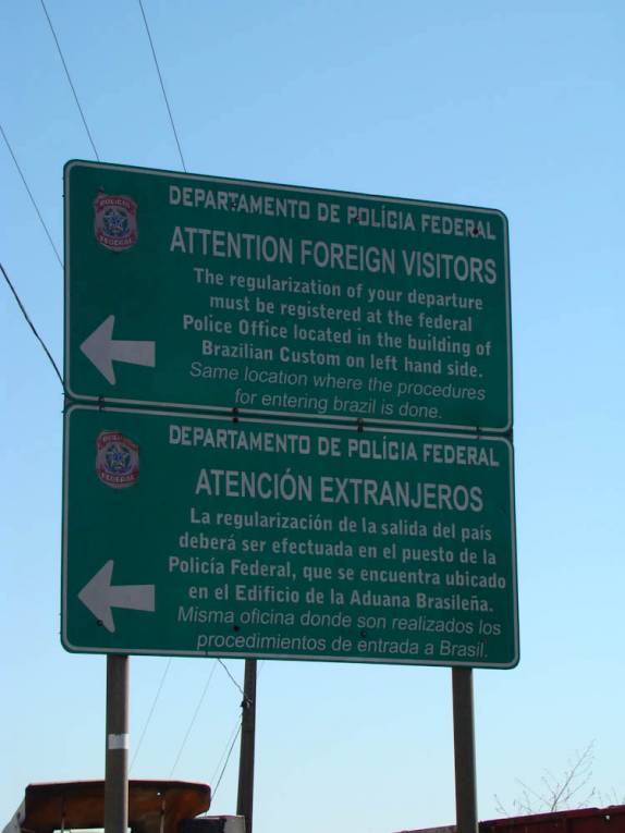 Fronteira do Brasil com o Paraguai, em Foz do Iguaçu - PR Fronteira do Brasil com o Paraguai, em Foz do Iguaçu - PR