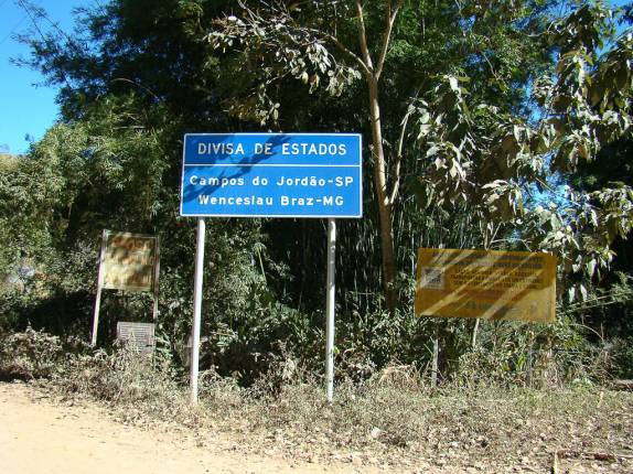 Fronteira Minas-São Paulo em estrada de terra Fronteira Minas-São Paulo em estrada de terra