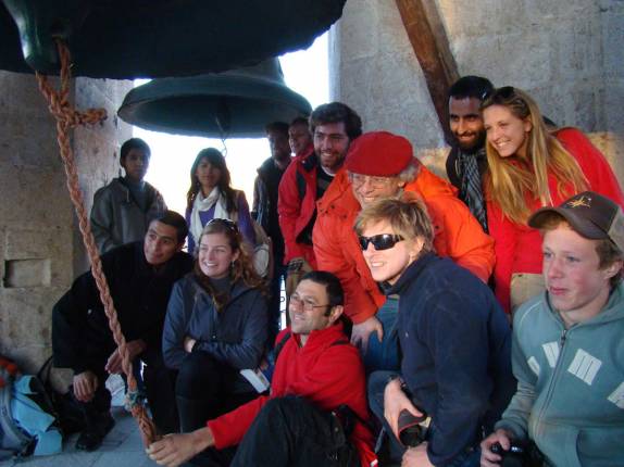 Grupo de turistas no alto da torre da Catedral em Potosí - Bolívia