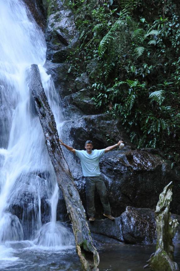 Haroldo em cachoeira no Vale do Alcantilado em Mauá - RJ