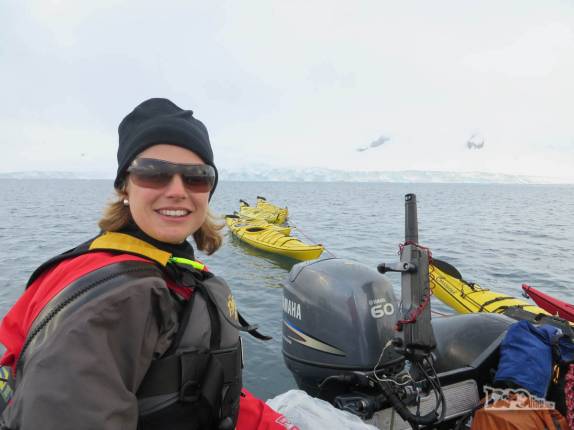 Hora de mais um caiaque, dessa vez em Half Moon Island, na Antártida Hora de mais um caiaque, dessa vez em Half Moon Island, na Antártida