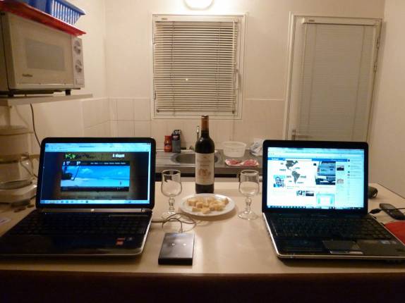 Hora de trabalhar, com ajuda de queijos e vinhos, em Sainte Anne, no sul de Martinica