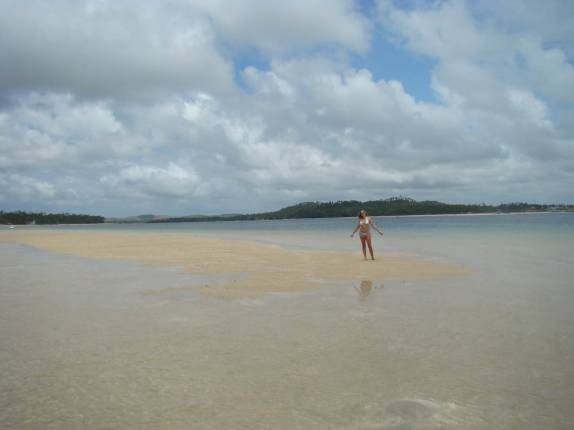 Ilha entre o rio e o mar na Praia de Carneiros, em Tamandaré - PE Ilha entre o rio e o mar na Praia de Carneiros, em Tamandaré - PE