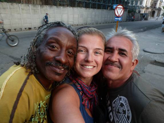 Interagindo com os cidadãos de Havana - Cuba Interagindo com os cidadãos de Havana - Cuba