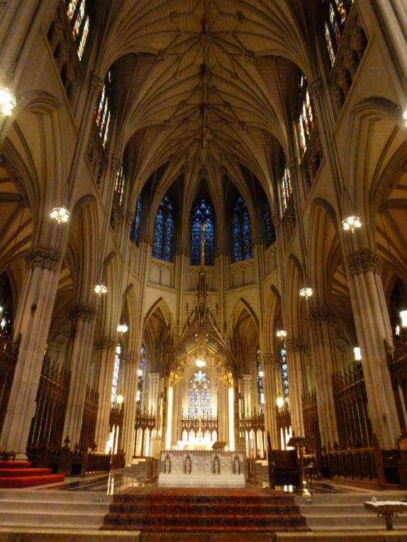 Interior da Catedral de St. Patrick, em Nova Iorque - Estados Unidos Interior da Catedral de St. Patrick, em Nova Iorque - Estados Unidos