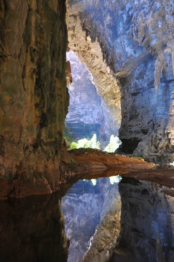 Interior da Caverna Janelão, no Parque Nacional Cavernas do Peruaçu, próximo à Januária - MG Interior da Caverna Janelão, no Parque Nacional Cavernas do Peruaçu, próximo à Januária - MG