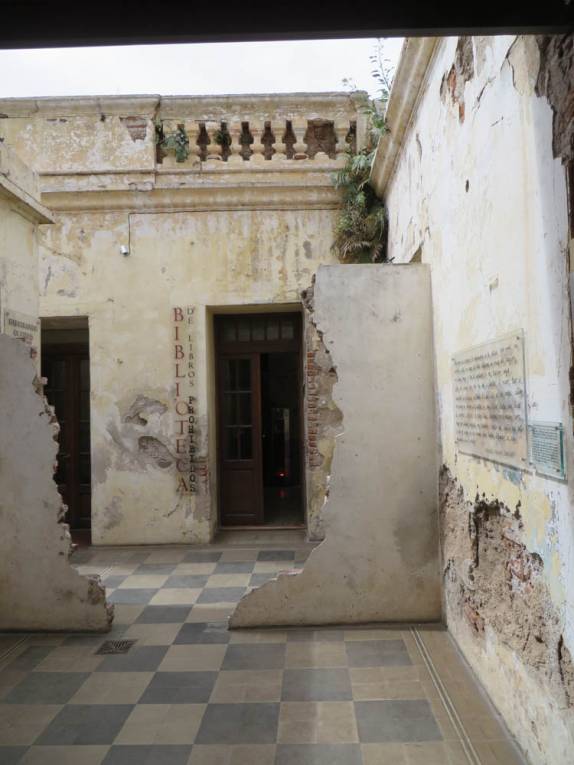 Interior da delegacia onde se torturaram e mataram dezenas de presos políticos na época da ditadura argentina, em Córdoba, na Argentina Interior da delegacia onde se torturaram e mataram dezenas de presos políticos na época da ditadura argentina, em Córdoba, na Argentina