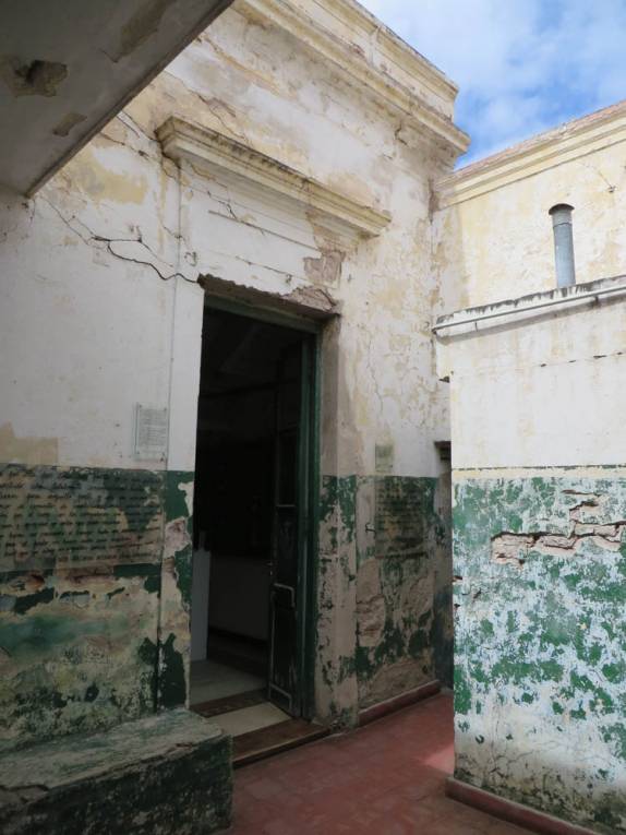 Interior da delegacia onde se torturaram e mataram dezenas de presos políticos na época da ditadura argentina, em Córdoba, na Argentina Interior da delegacia onde se torturaram e mataram dezenas de presos políticos na época da ditadura argentina, em Córdoba, na Argentina