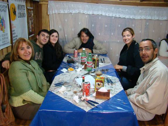Jantar na Esfirraria de Passa Quatro - MG com o Cesar, Suzana, filho e namorada e com o Waldir Jantar na Esfirraria de Passa Quatro - MG com o Cesar, Suzana, filho e namorada e com o Waldir
