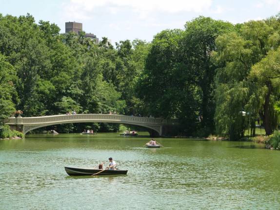 Lago para prática de remo no Central Park, em Nova Iorque, nos Estados Unidos