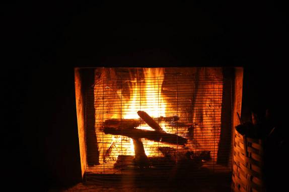 Lareira no quarto da Pousada dos Lobos na região de Itatiaia - RJ Lareira no quarto da Pousada dos Lobos na região de Itatiaia - RJ