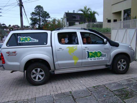 Levando a Tamara e Paulinho para passear de Fiona Levando a Tamara e Paulinho para passear de Fiona