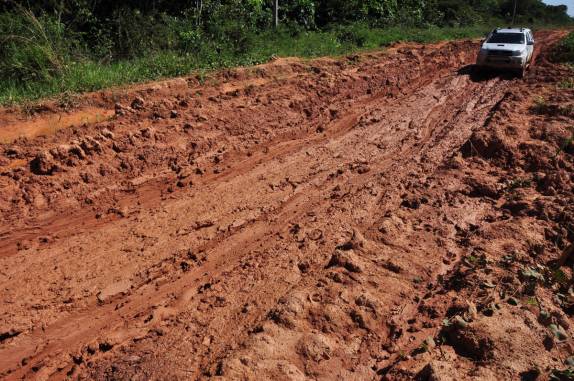 Logo depois da cidade de Realidade, a Fiona enfrenta os piores trechos da BR-319, estrada que liga Manaus à Porto Velho, em Rondônia