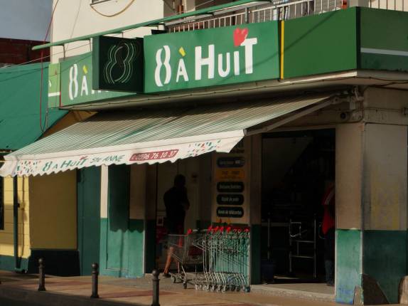 Loja de rede francesa em Sainte Anne, no sul de Martinica