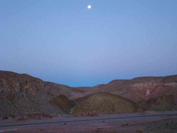 Lua cheia e noite gelada em Susques, última cidade antes do Paso de Jama, entre Argentina e Chile