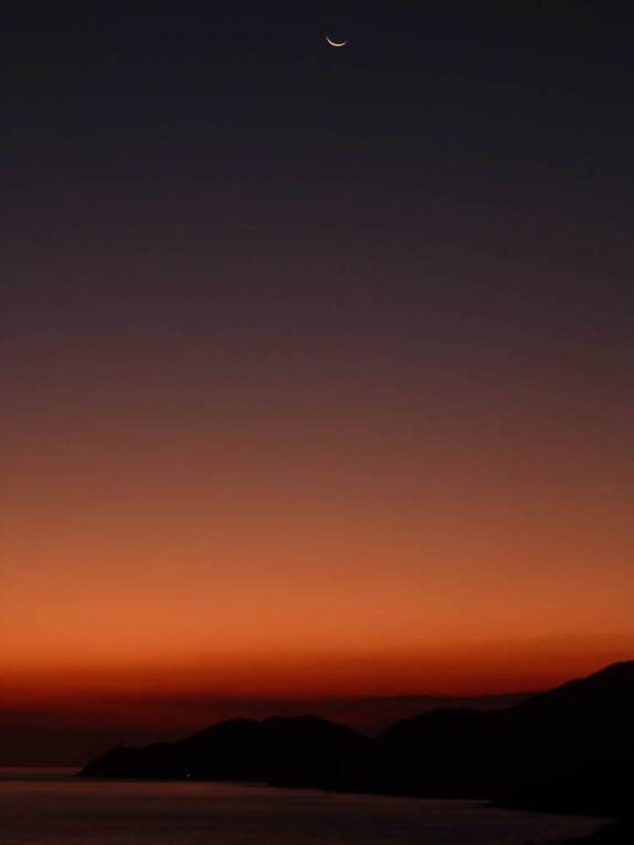 Lua nova sobre o Castillo San Pedro del Morro, ao sul de  Santiago de Cuba