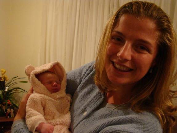 Luiza com a titia coruja, em Curitiba - PR Luiza com a titia coruja, em Curitiba - PR