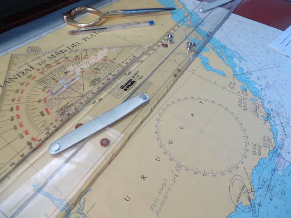 Mapa de navegação na ponte de comando do Sea Spirit, no trecho entre Buenos Aires e as Ilhas Malvinas