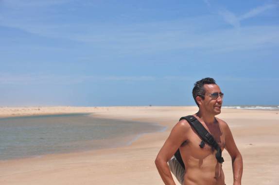 Maravilhado com a beleza da Foz do Rio São Francisco, divisa entre os estados de Alagoas e Sergipe (município de Piaçabuçu - AL)