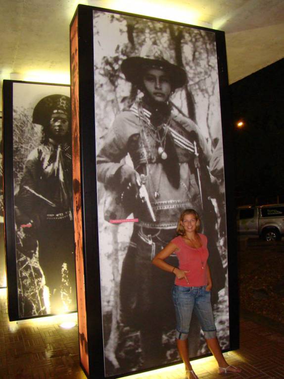 Maria Bonita, no memorial da Praça da Resistência, em Mossoró - RN Maria Bonita, no memorial da Praça da Resistência, em Mossoró - RN