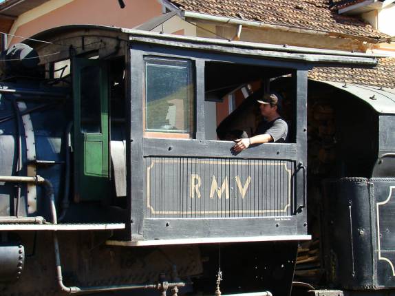 Maria-Fumaça na estação de Passa Quatro - MG Maria-Fumaça na estação de Passa Quatro - MG
